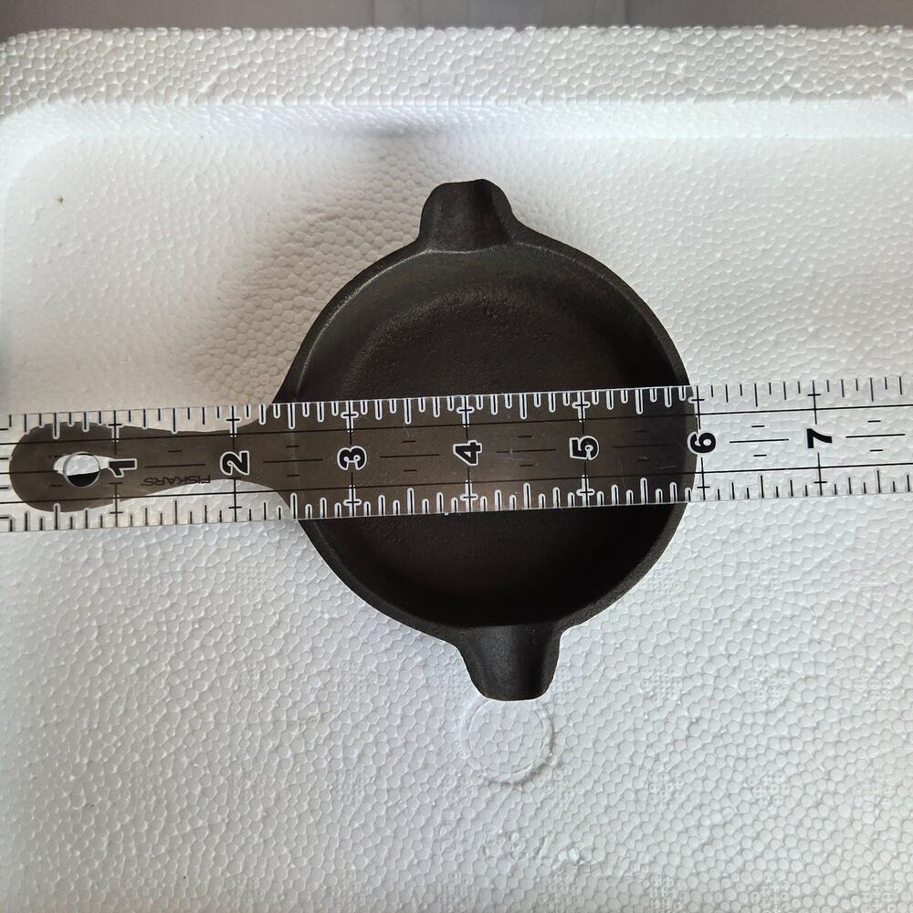 LODGE CAST IRON MINI SKILLET ASHTRAY - Picture 3 of 5